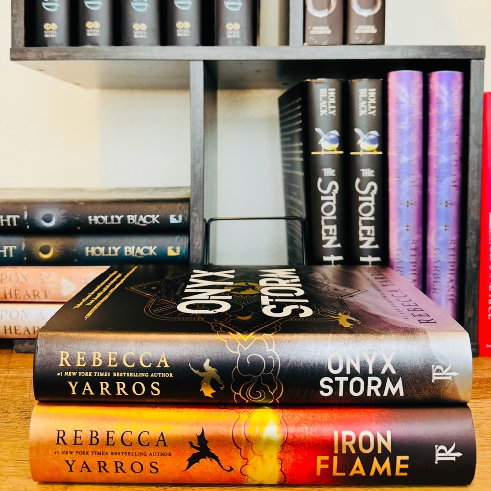 ONYX STORM Exclusive First Edition +  IRON FLAME - First Edition